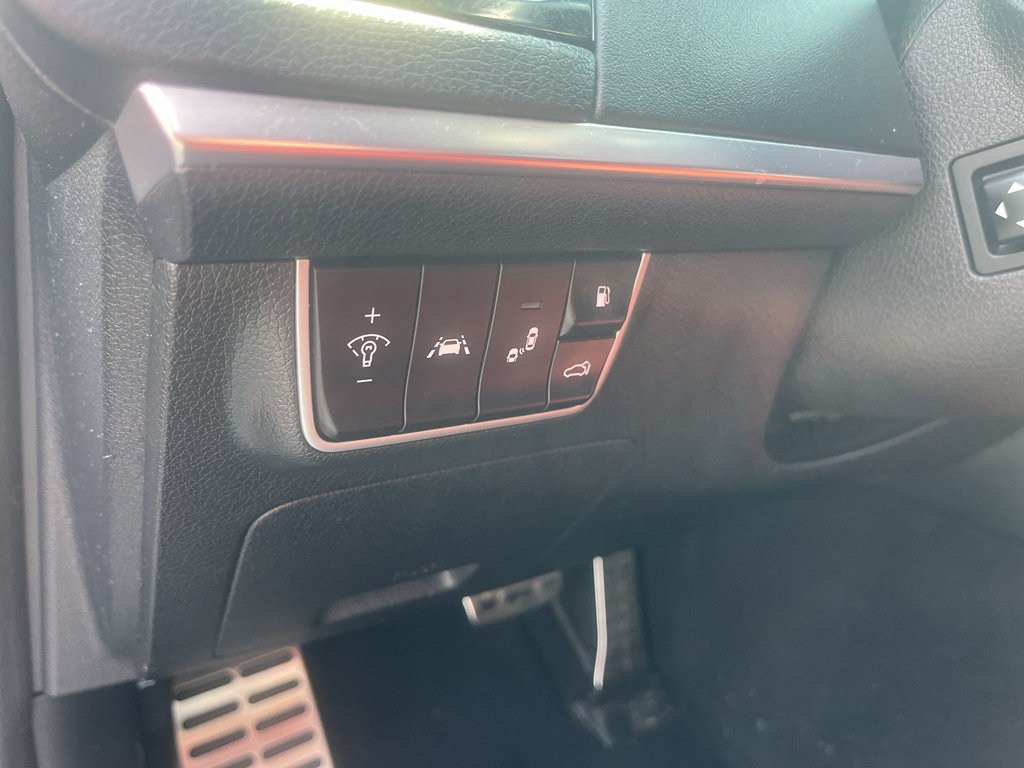 Used 2018 Kia Stinger GT2 AWD/4WD image 19