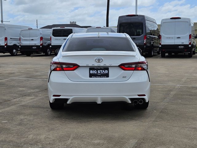 Used 2022 Toyota Camry SE FWD image 4