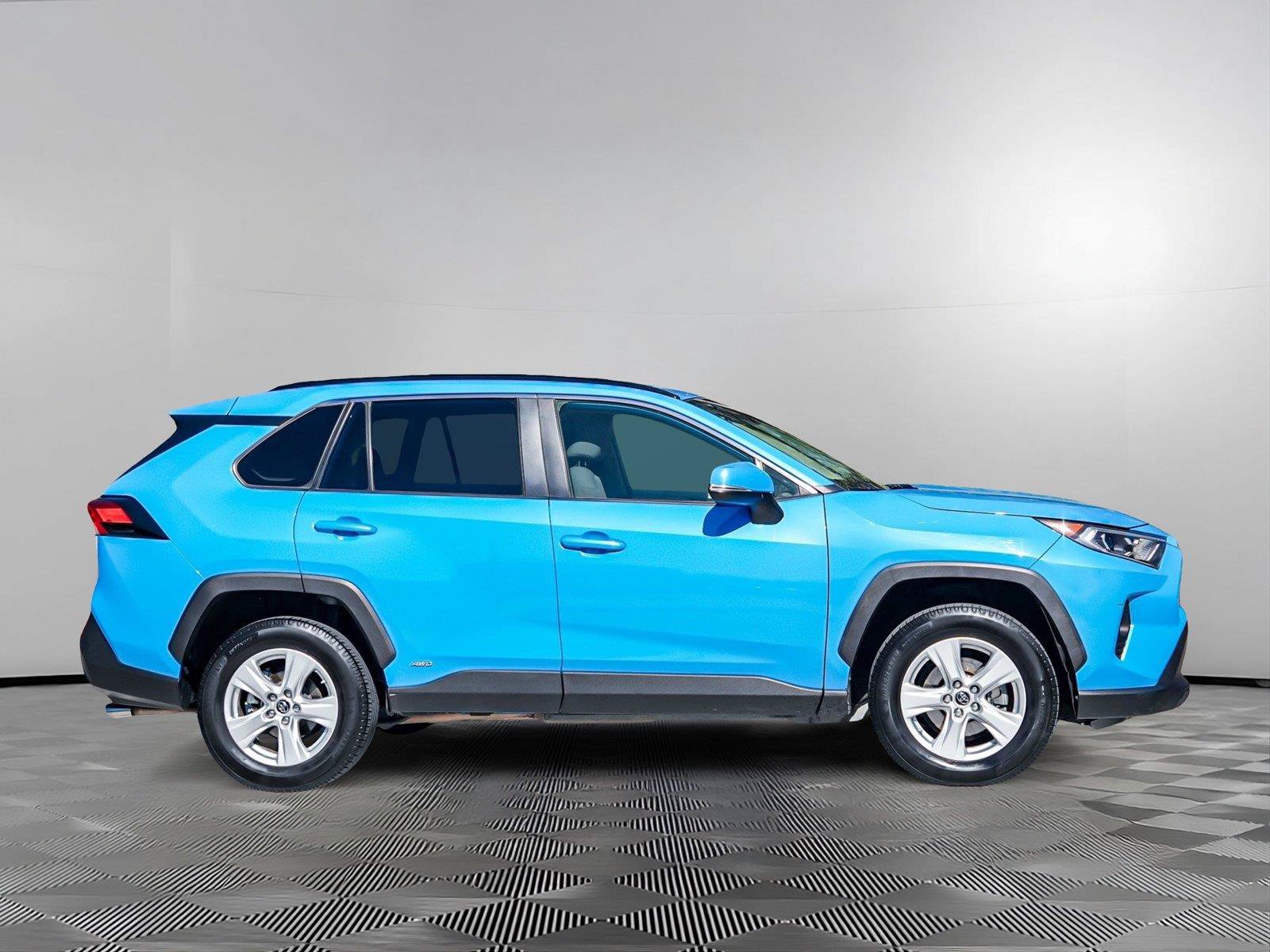 Used 2019 Toyota RAV4 XLE w/ Convenience Package AWD/4WD image 3