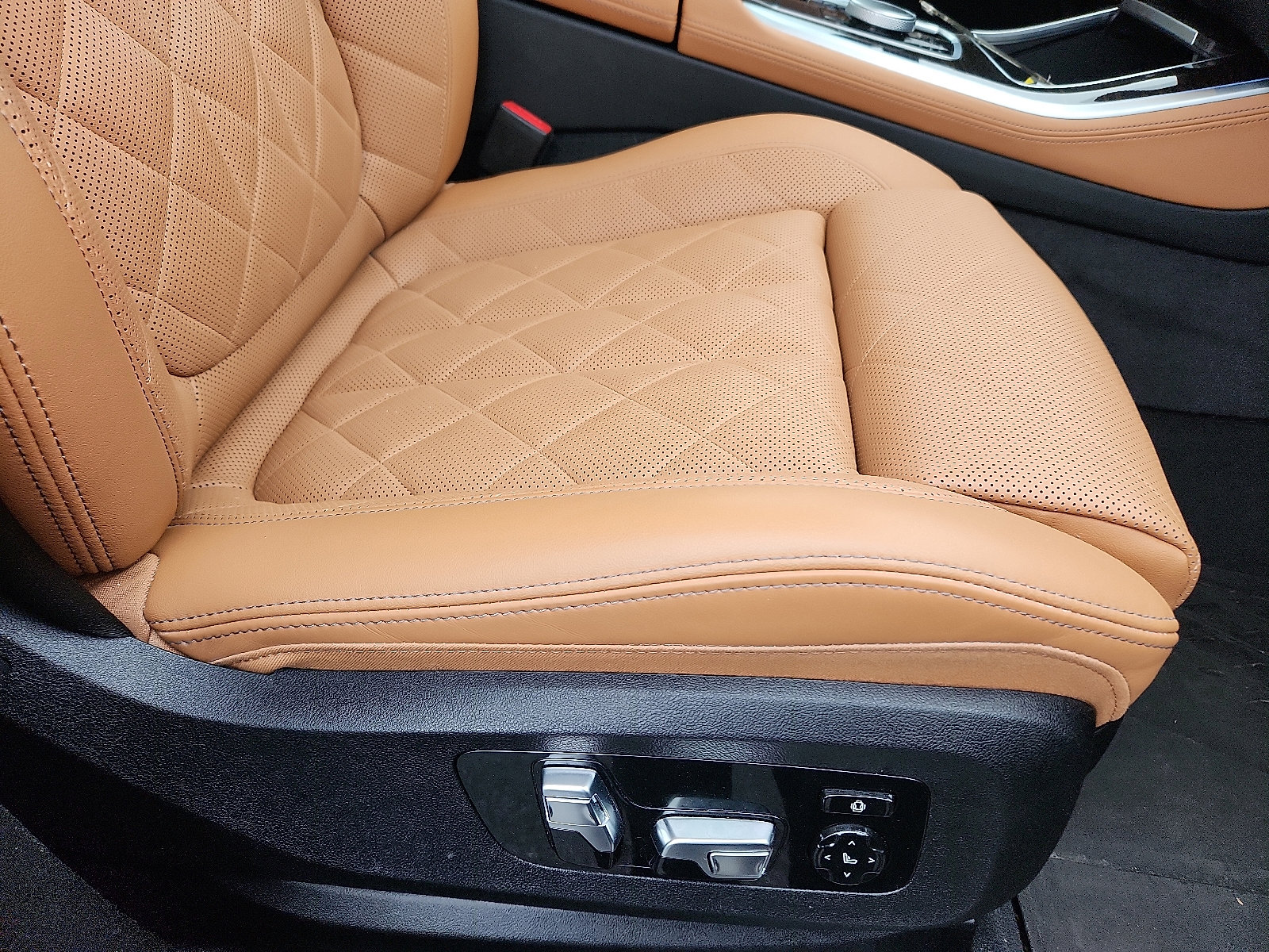 Used 2024 BMW X5 xDrive40i w/ Premium Package image 37