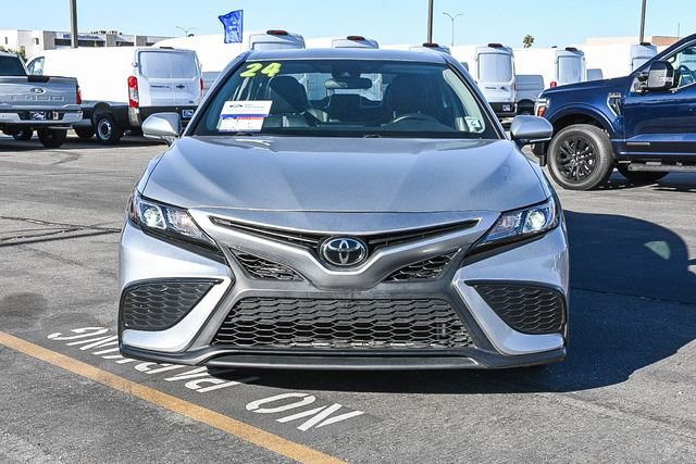 Used 2024 Toyota Camry SE FWD image 2