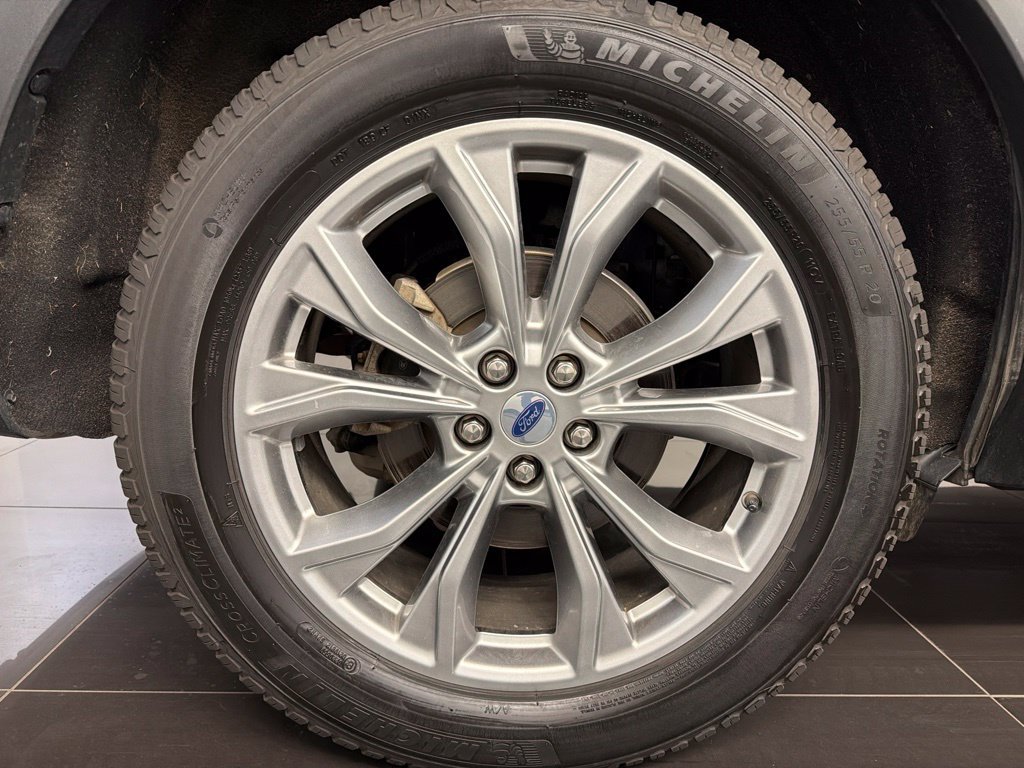 Certified 2023 Ford Explorer XLT w/ Equipment Group 202A AWD/4WD image 7