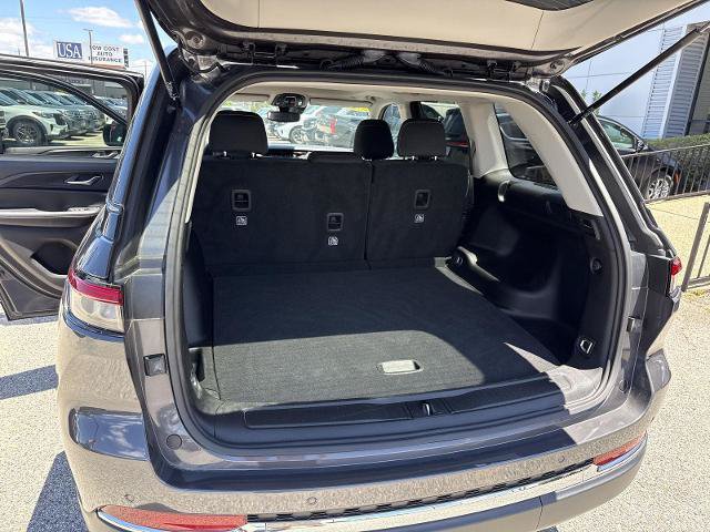 Used 2024 Jeep Grand Cherokee Laredo X RWD image 29