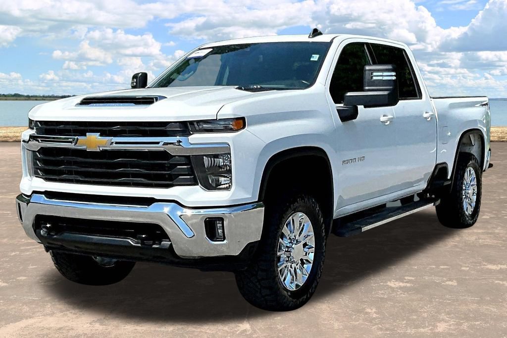 Used 2025 Chevrolet Silverado 2500 LT w/ Convenience Package AWD/4WD image 4
