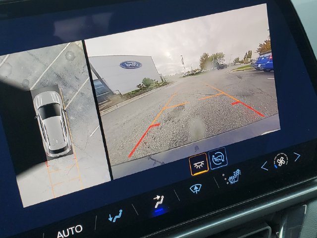 Used 2024 Chevrolet Equinox EV RS FWD image 16
