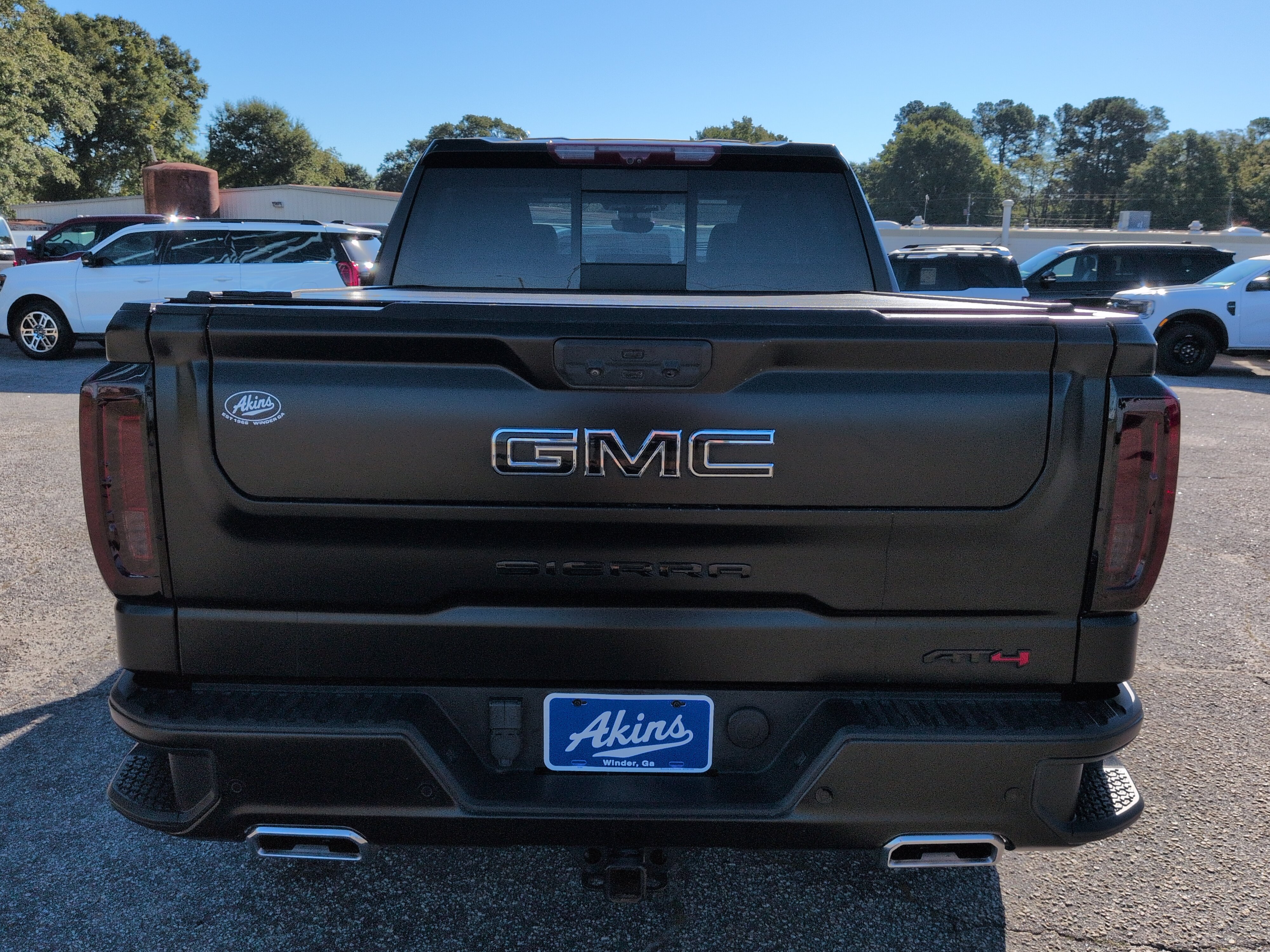 Used 2023 GMC Sierra 1500 AT4 w/ Technology Package AWD/4WD image 4