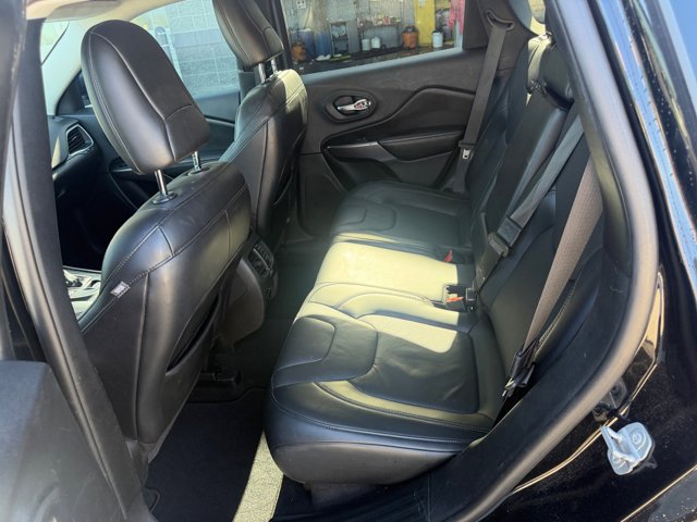 Used 2020 Jeep Cherokee Latitude Lux w/ Comfort/Convenience Group AWD/4WD image 17