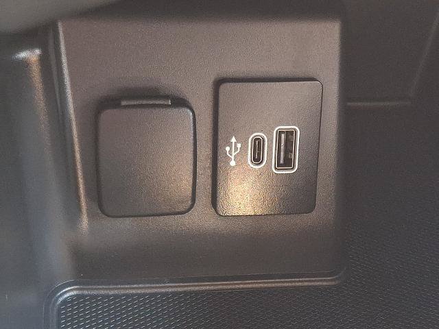 Certified 2025 Ford Explorer Active AWD/4WD image 24
