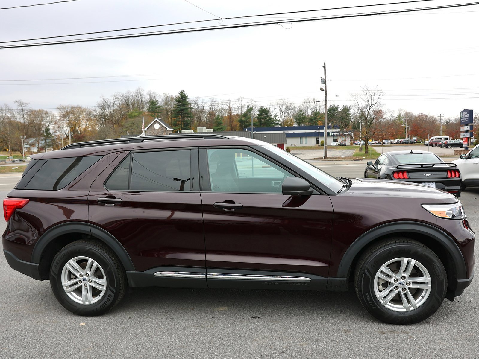 Certified 2022 Ford Explorer XLT w/ Class IV Trailer Tow Package image 2