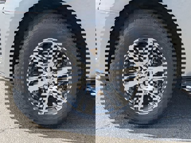 Certified 2023 Ford Expedition XLT image 10