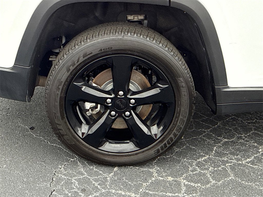 Used 2025 Jeep Grand Cherokee L Altitude image 17