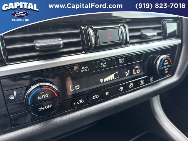 Used 2025 Nissan Pathfinder SV w/ SV Premium Package AWD/4WD image 30
