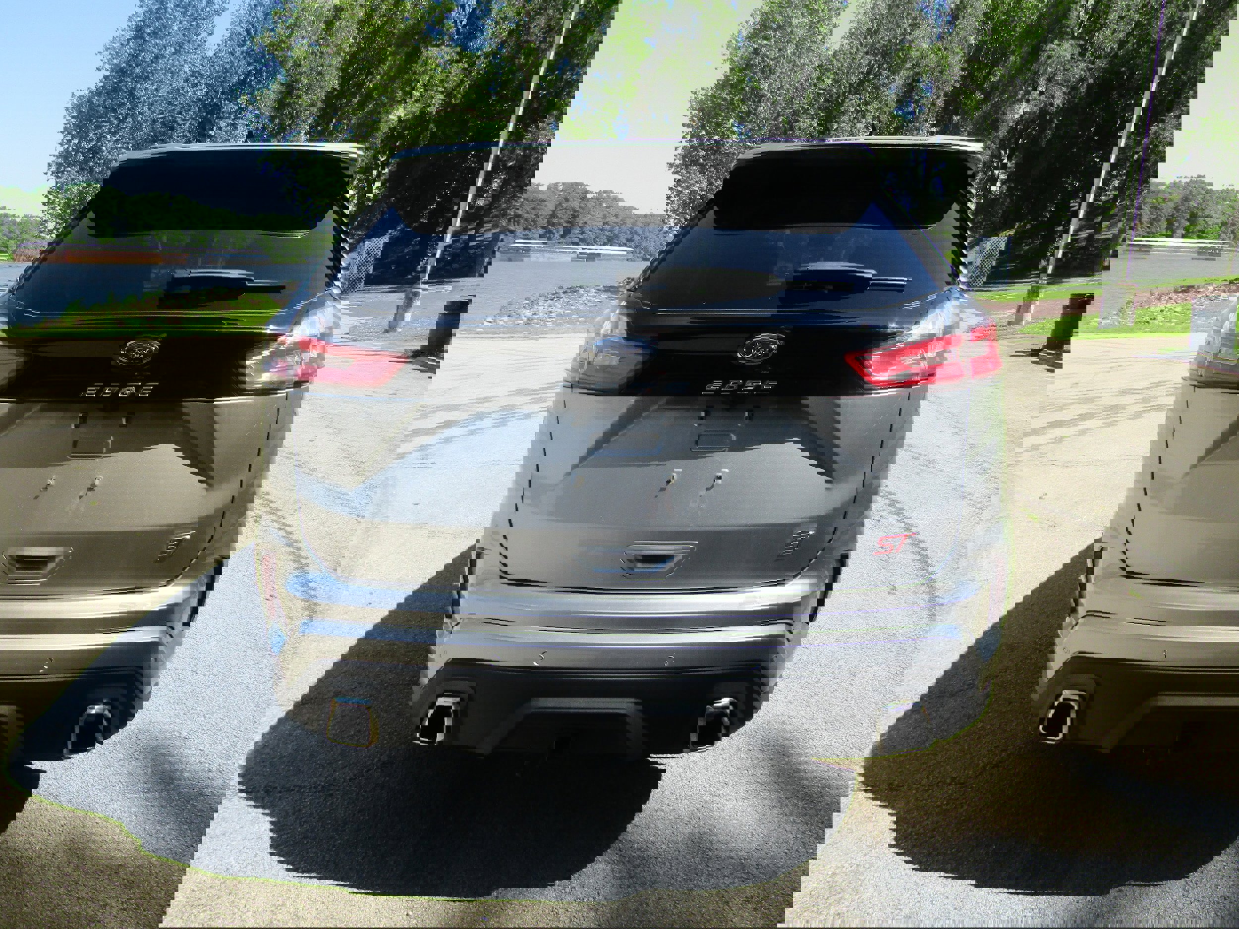 Certified 2022 Ford Edge ST w/ Equipment Group 401A image 4