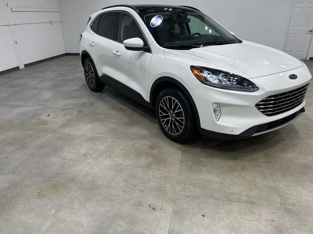 Certified 2022 Ford Escape Titanium image 5