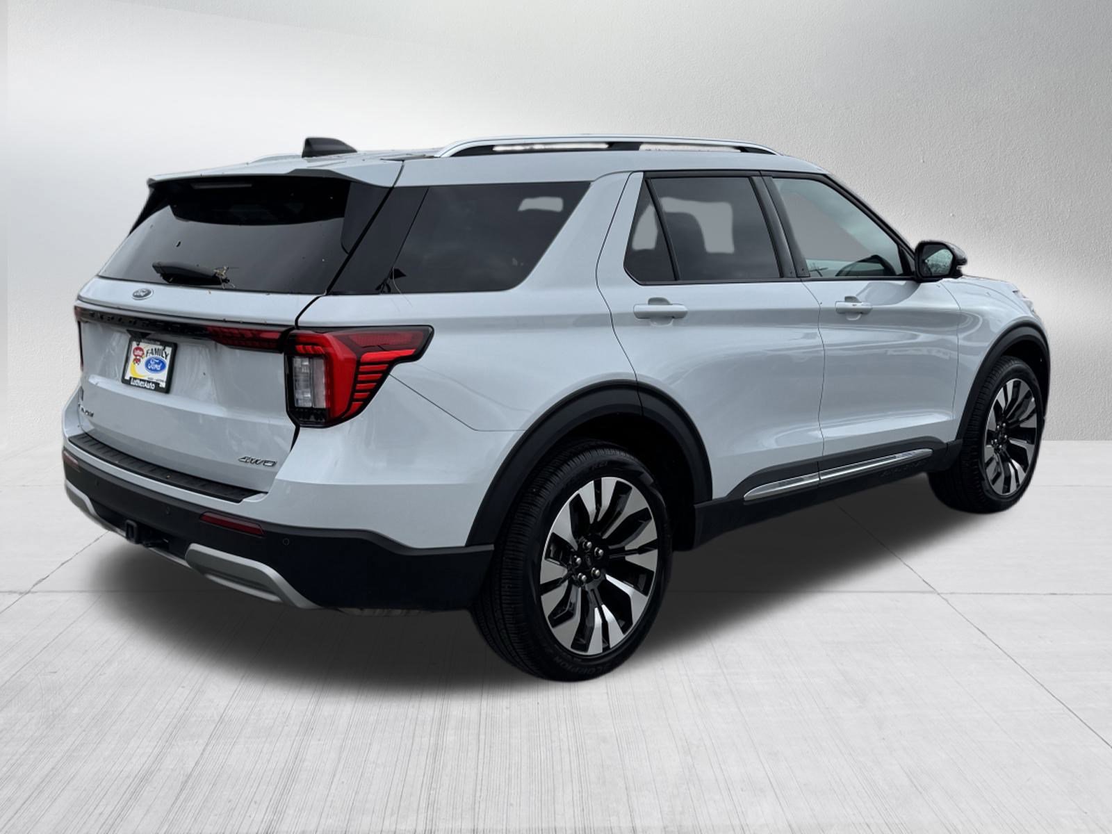Certified 2025 Ford Explorer Platinum w/ LUX Leather Package image 5