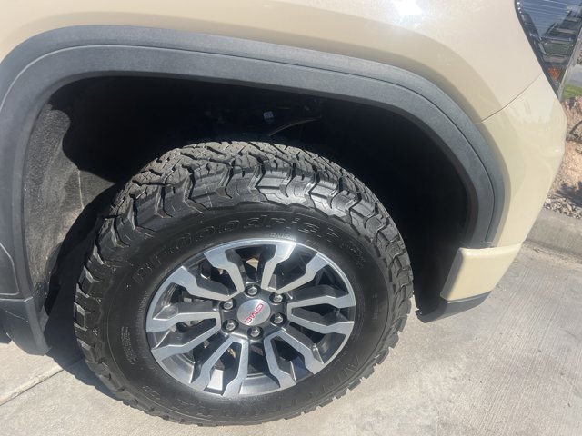 Used 2023 GMC Sierra 1500 AT4 w/ AT4 Premium Package AWD/4WD image 4