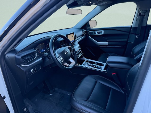 Certified 2022 Ford Explorer XLT w/ Equipment Group 202A AWD/4WD image 4