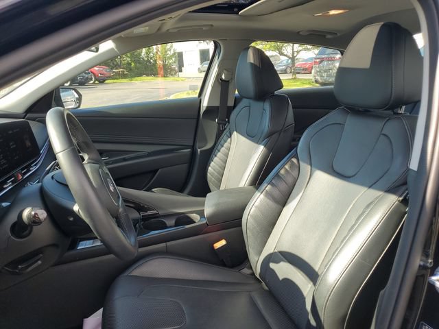 Used 2023 Hyundai Elantra Limited w/ Cargo Package FWD image 5