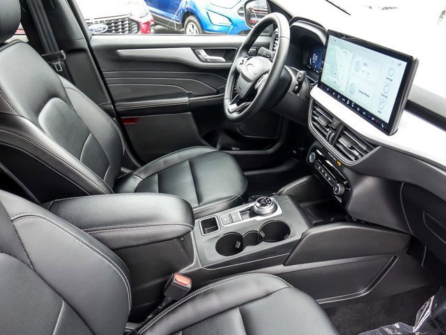 Certified 2025 Ford Escape Platinum image 31