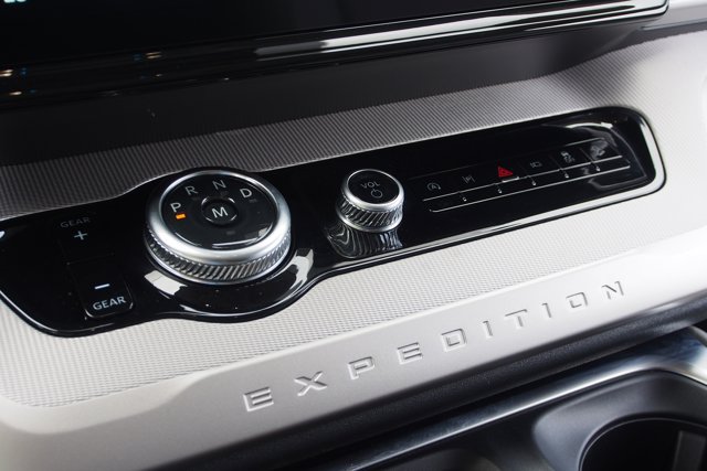 Certified 2025 Ford Expedition Active AWD/4WD image 30