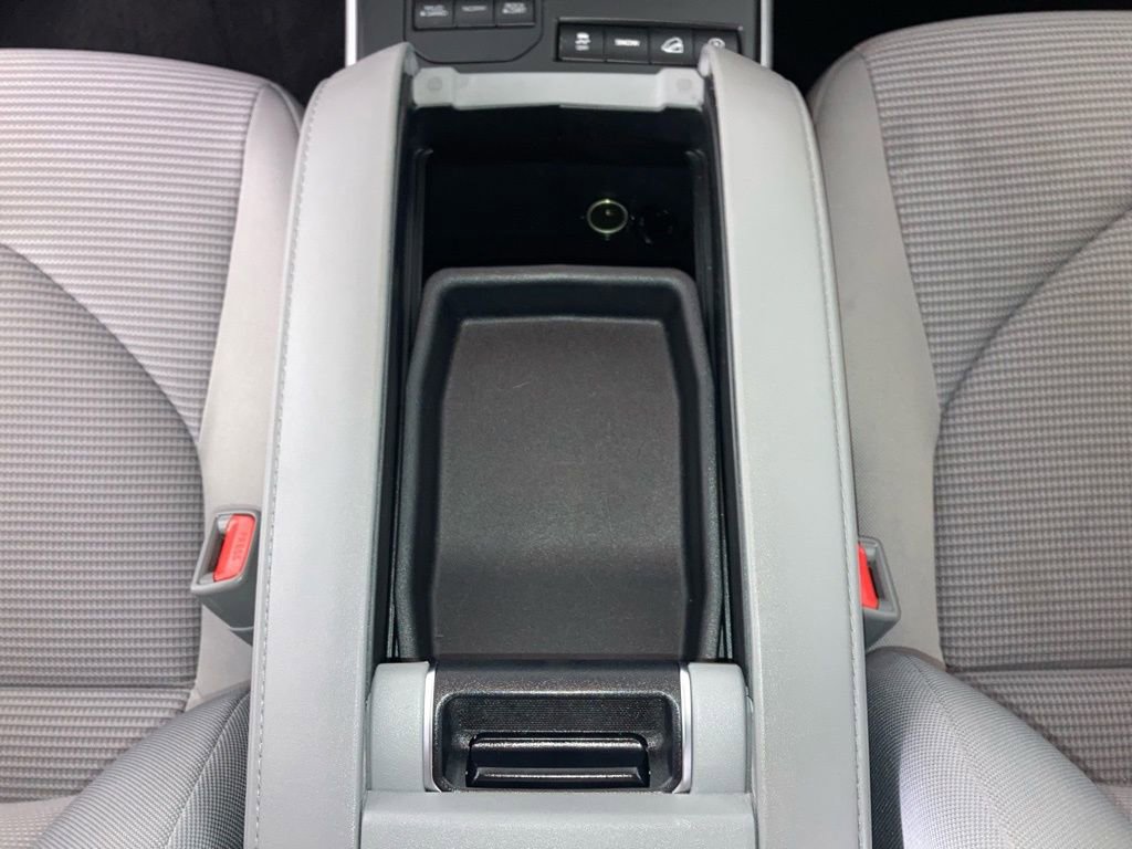 Used 2022 Toyota Highlander LE image 11