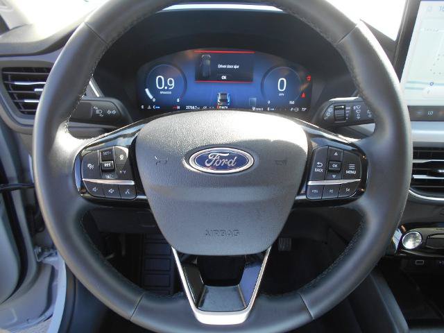 Certified 2025 Ford Escape Platinum AWD/4WD image 4