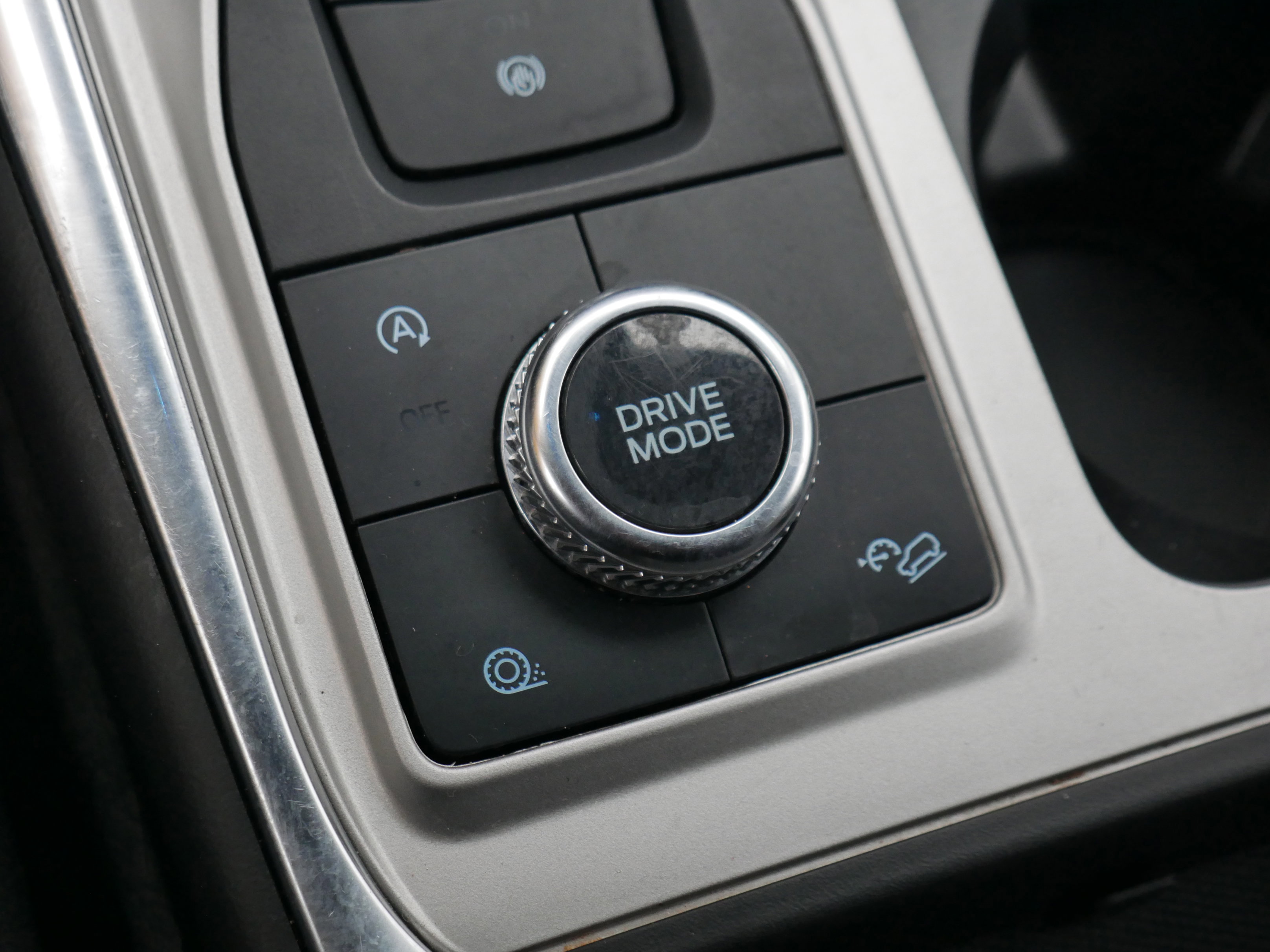 Certified 2024 Ford Explorer XLT w/ Equipment Group 202A image 20