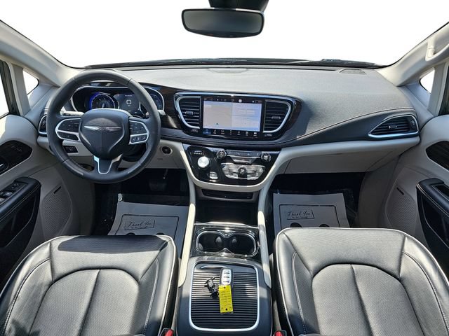 Used 2023 Chrysler Pacifica Limited w/ Uconnect Theater Family Group AWD/4WD image 10