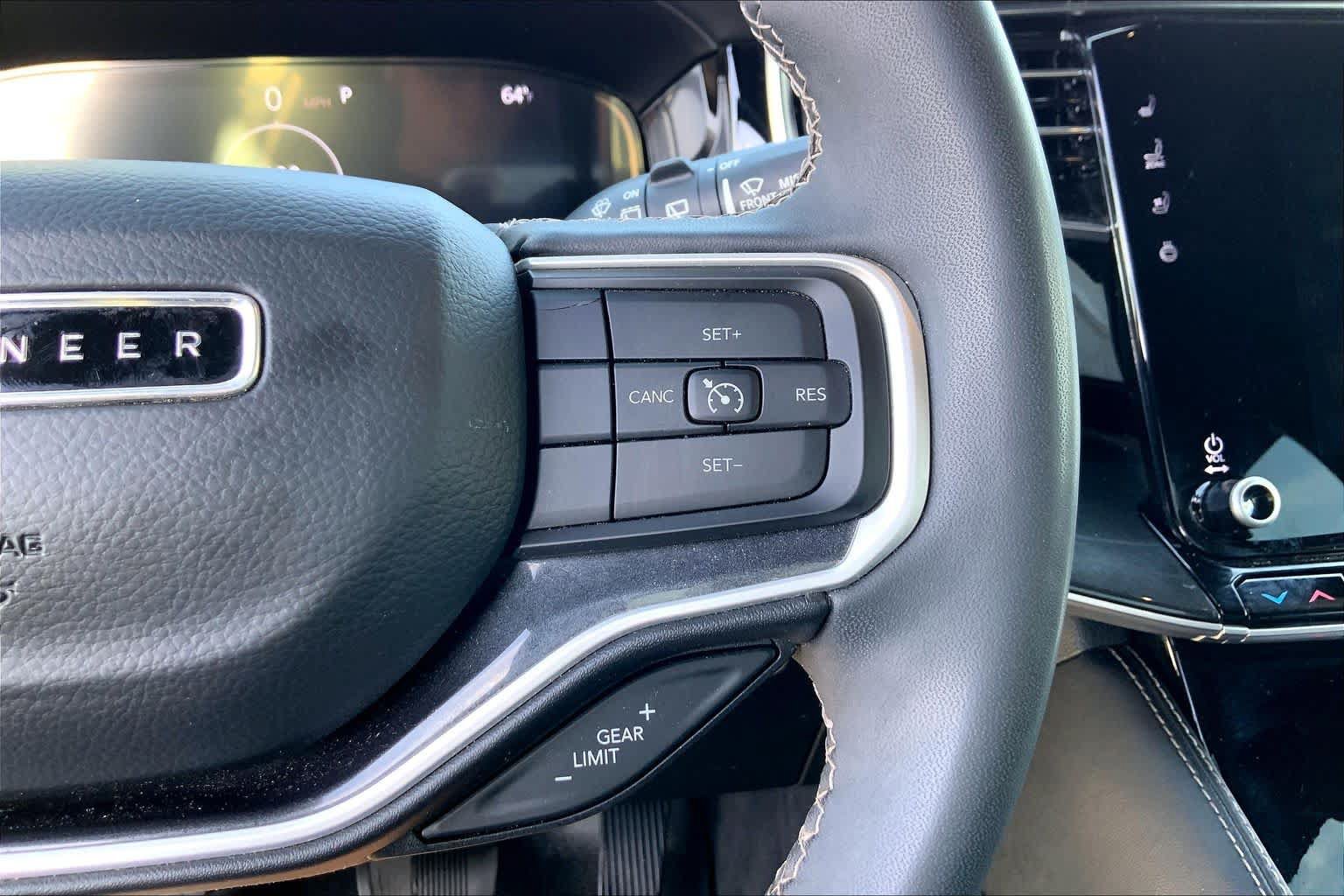 Used 2022 Jeep Wagoneer Series I w/ Premium Group I AWD/4WD image 25