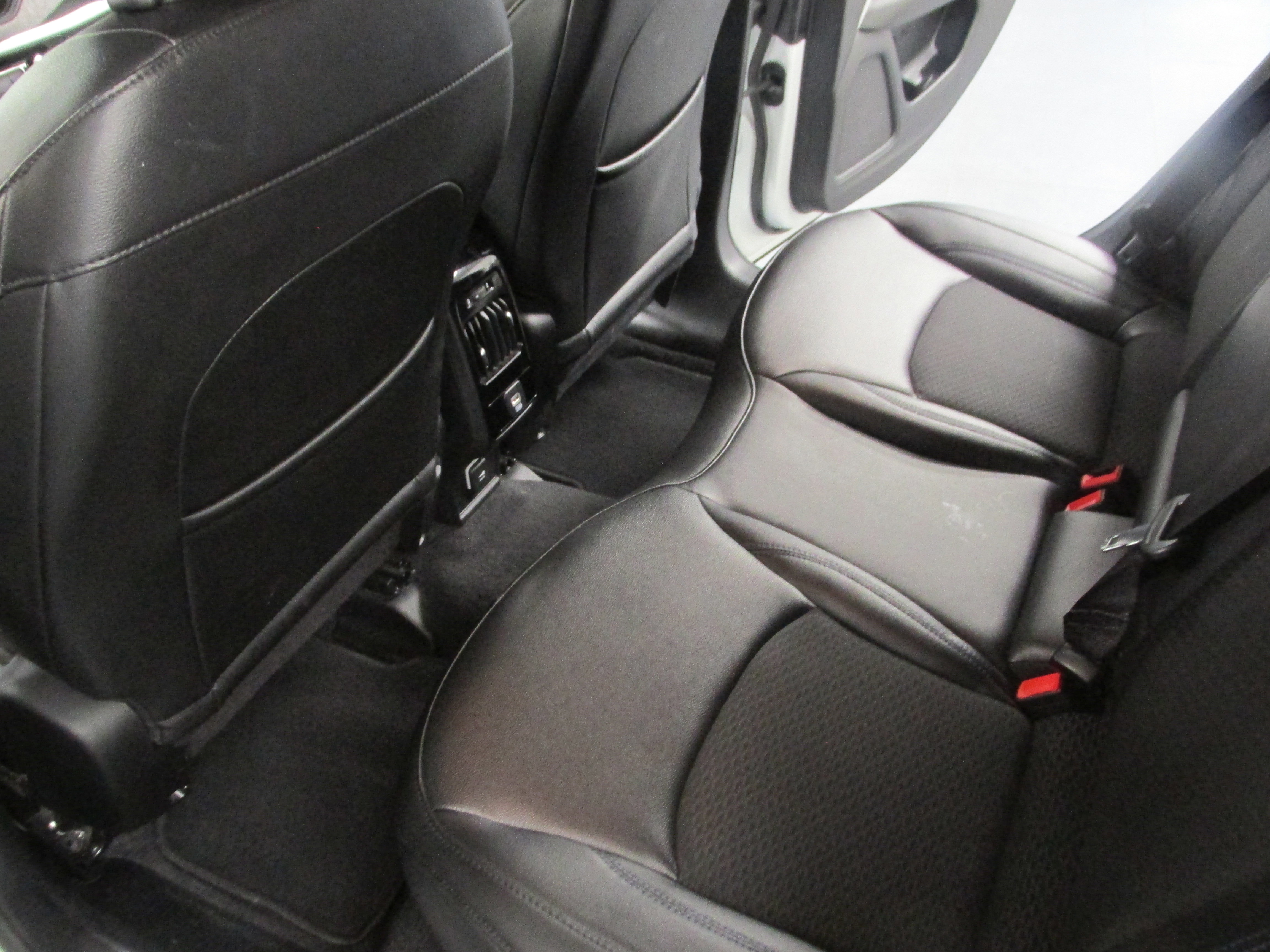 Used 2024 Jeep Compass Latitude image 25