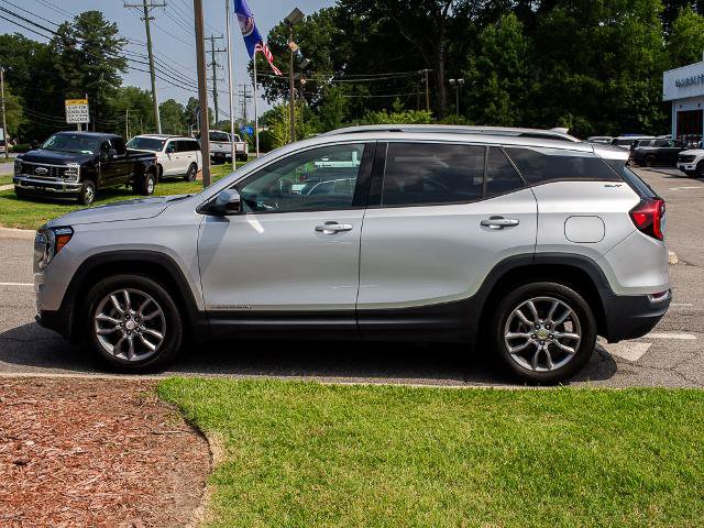 Used 2022 GMC Terrain SLT AWD/4WD image 3