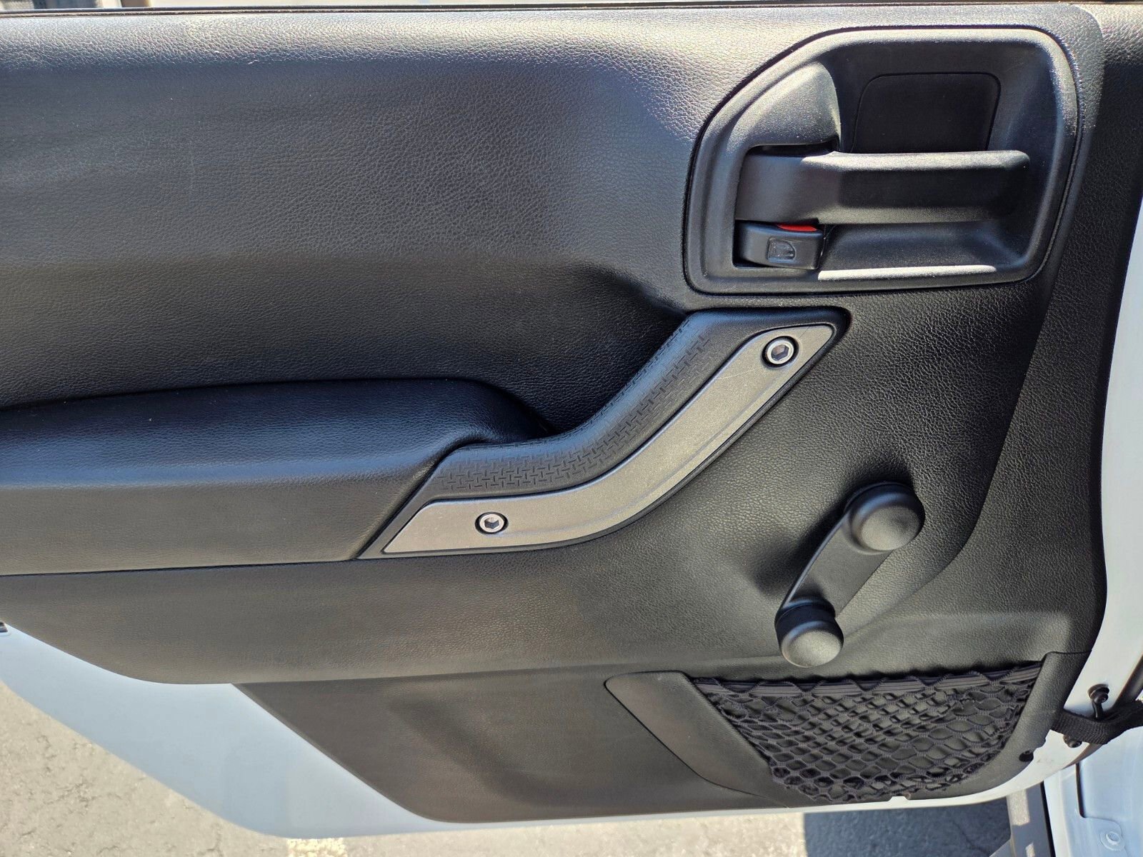 Used 2018 Jeep Wrangler Sport w/ Connectivity Group AWD/4WD image 17
