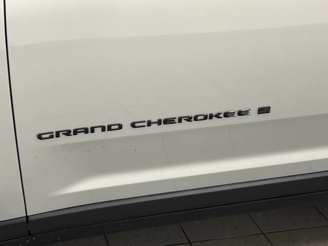 Used 2025 Jeep Grand Cherokee 4WD image 6