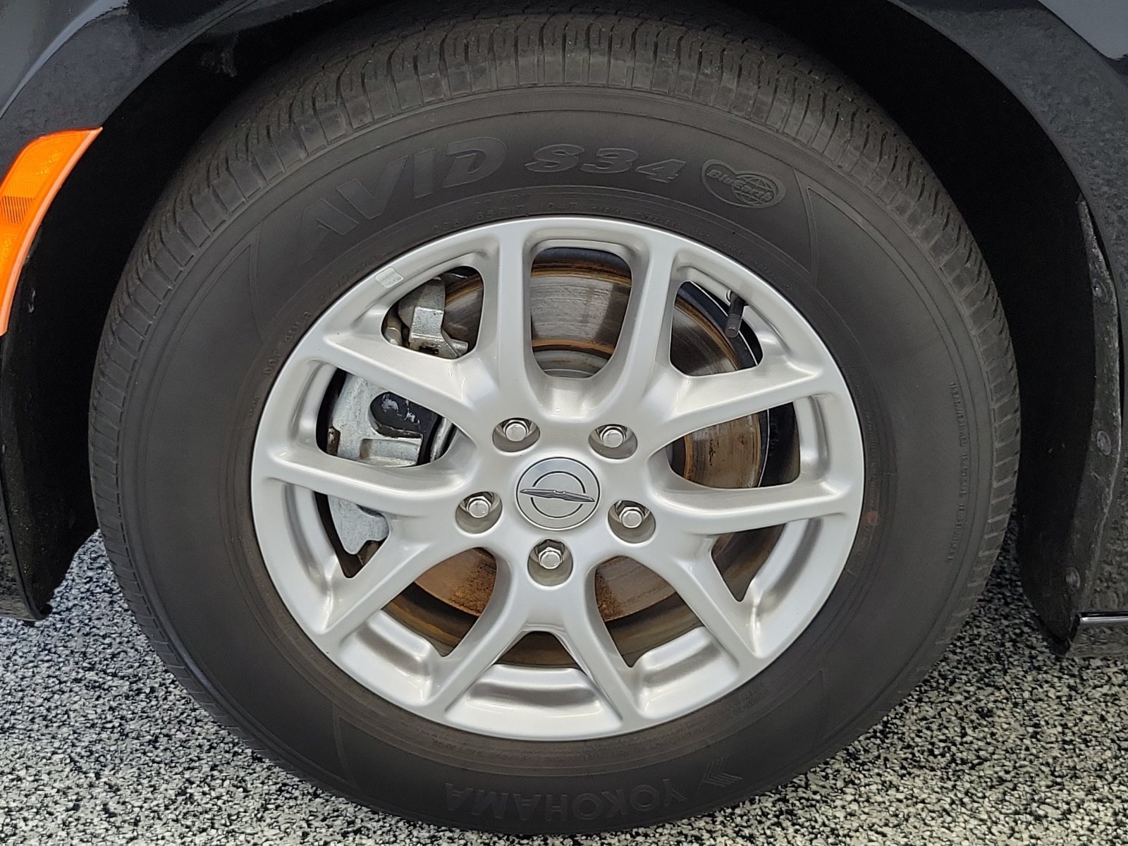 Used 2023 Chrysler Pacifica Touring-L FWD image 5