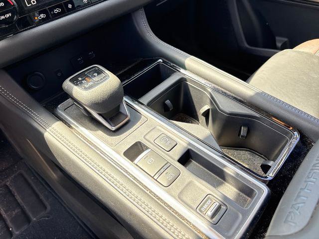 Used 2024 Nissan Pathfinder Platinum w/ Black Appearance Package FWD image 28