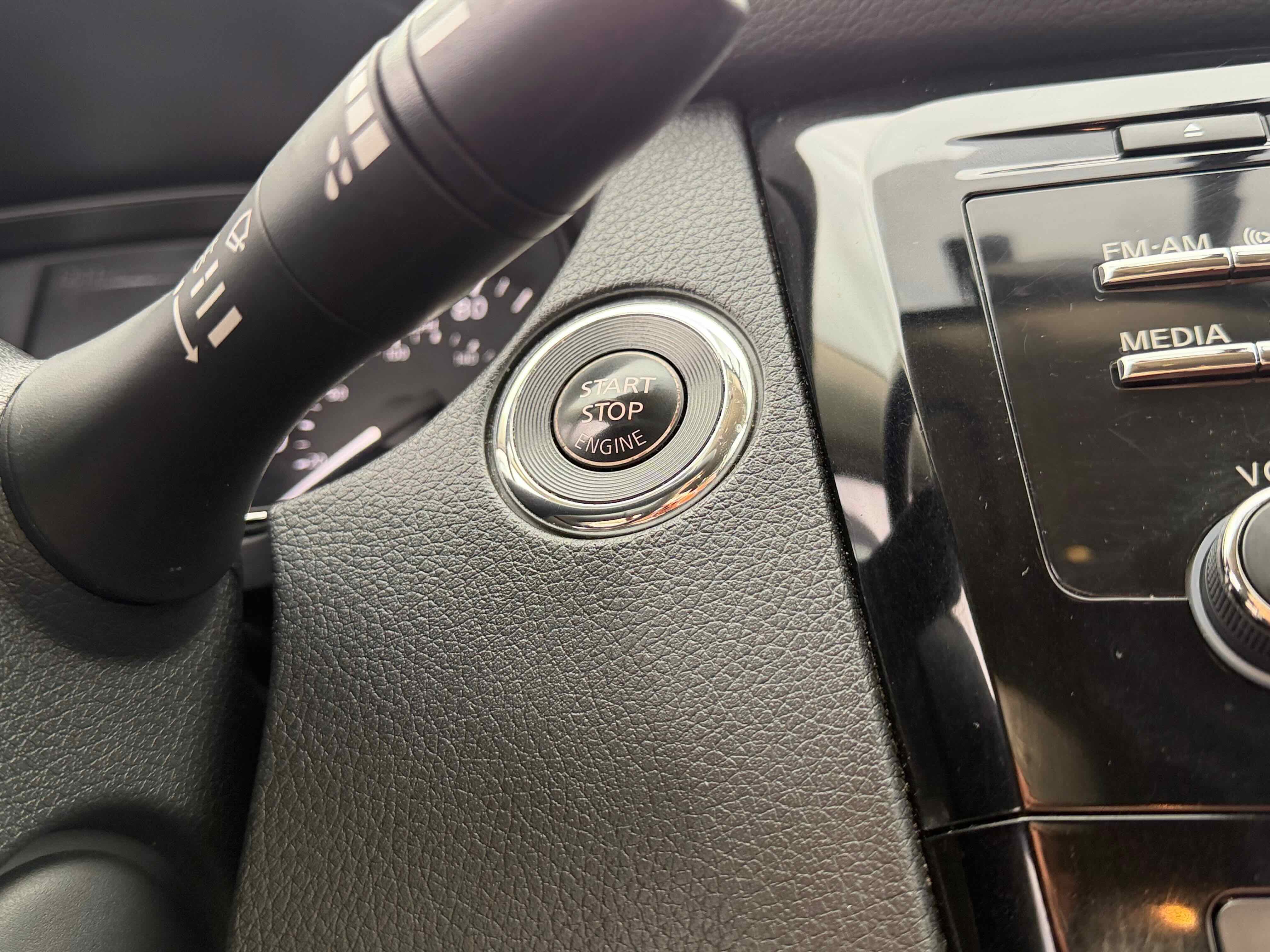 Used 2017 Nissan Rogue SV image 25