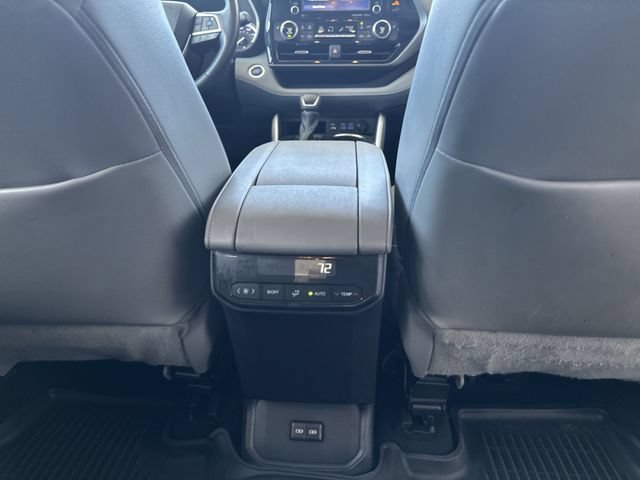 Used 2022 Toyota Highlander XLE FWD image 24