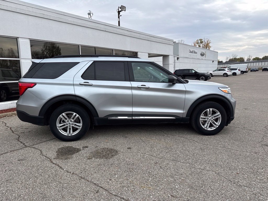 Certified 2024 Ford Explorer XLT w/ Equipment Group 202A AWD/4WD image 2