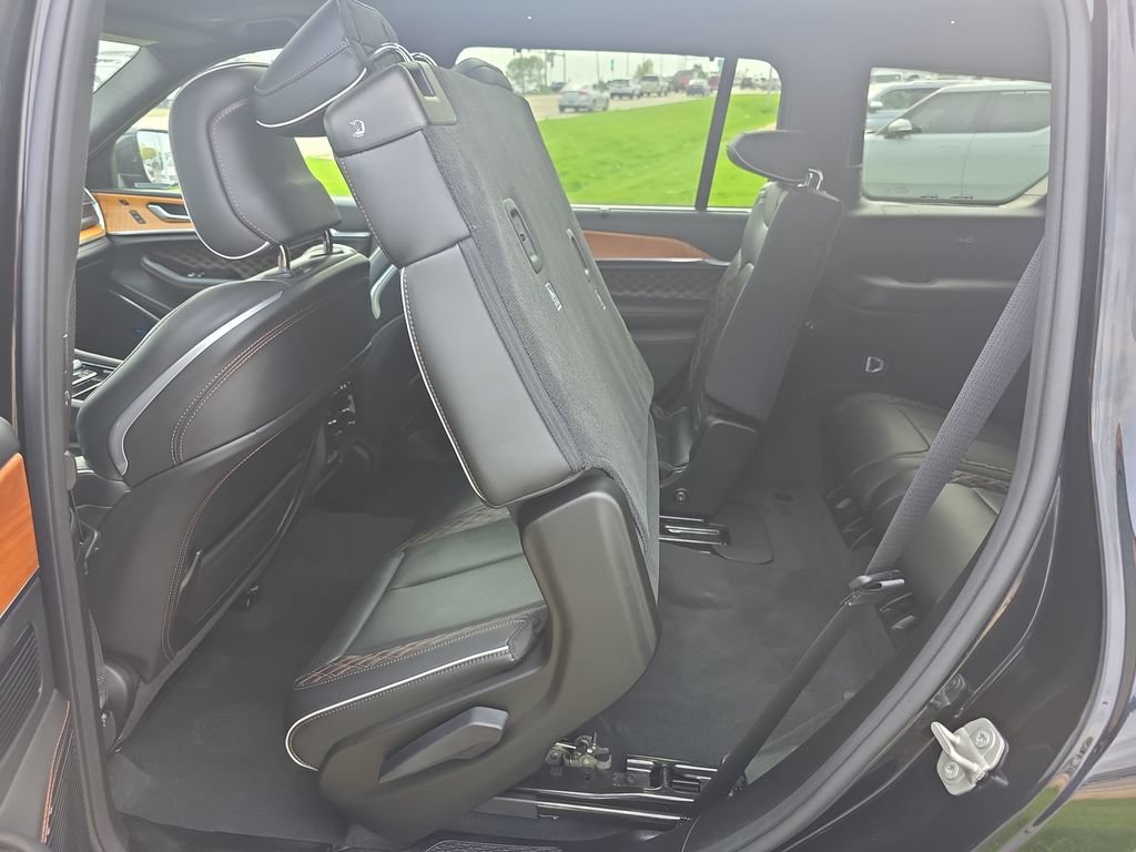 Used 2024 Jeep Grand Cherokee L Summit AWD/4WD image 45