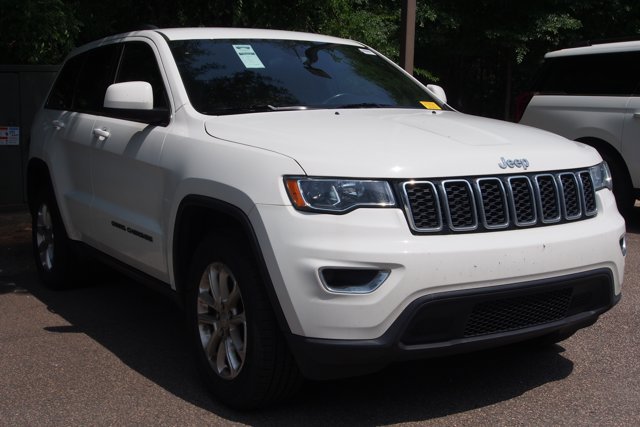 Used 2021 Jeep Grand Cherokee Laredo RWD image 2