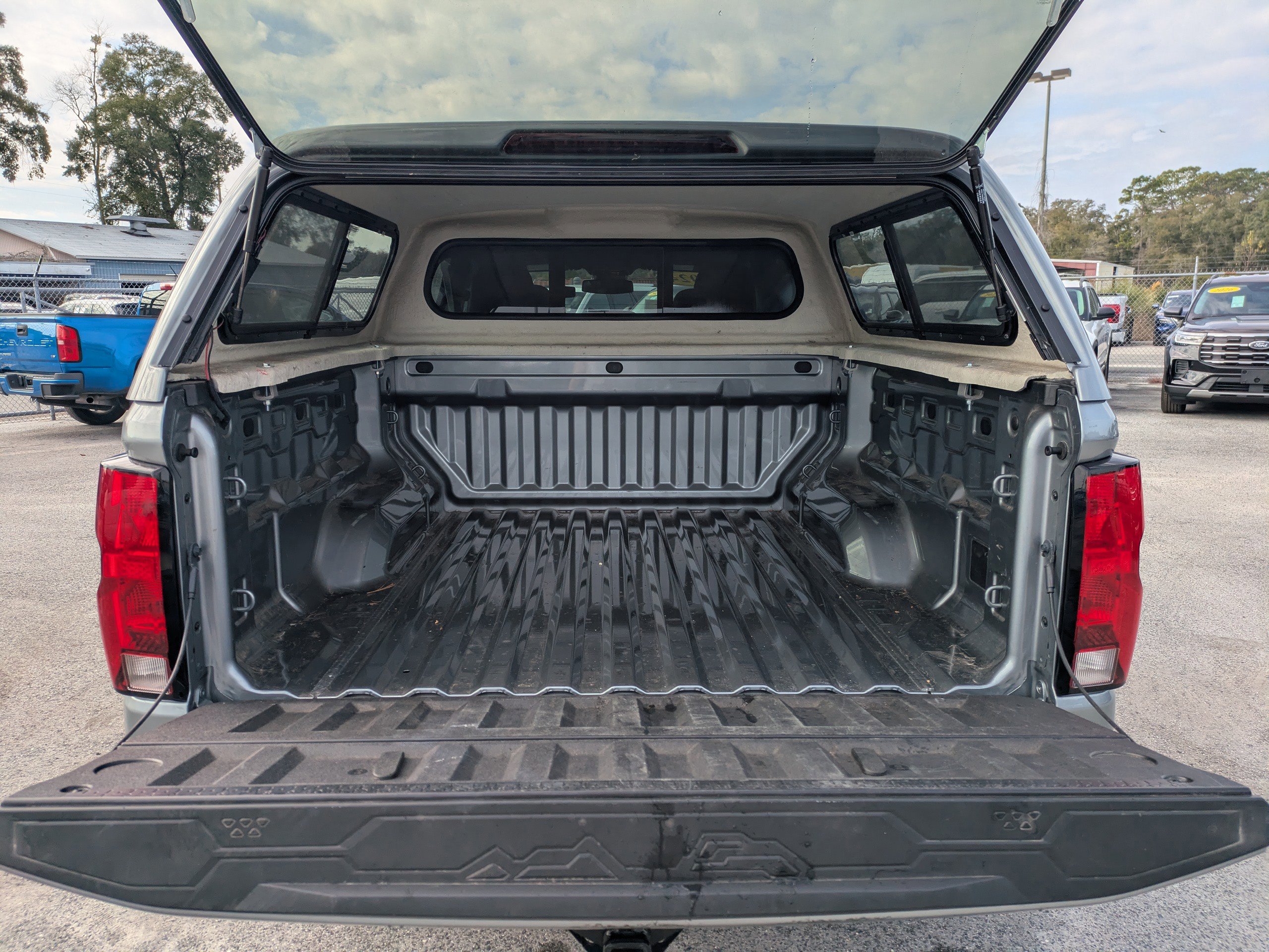 Used 2024 Chevrolet Colorado LT w/ LT Convenience Package II image 10
