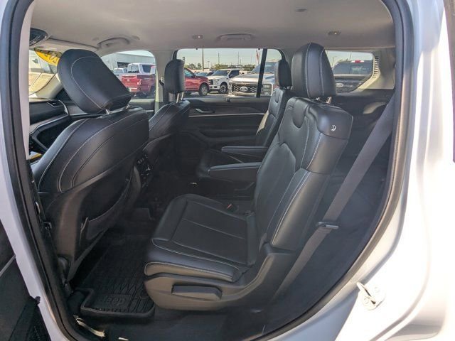 Used 2023 Jeep Grand Cherokee L Limited w/ Luxury Tech Group II image 15