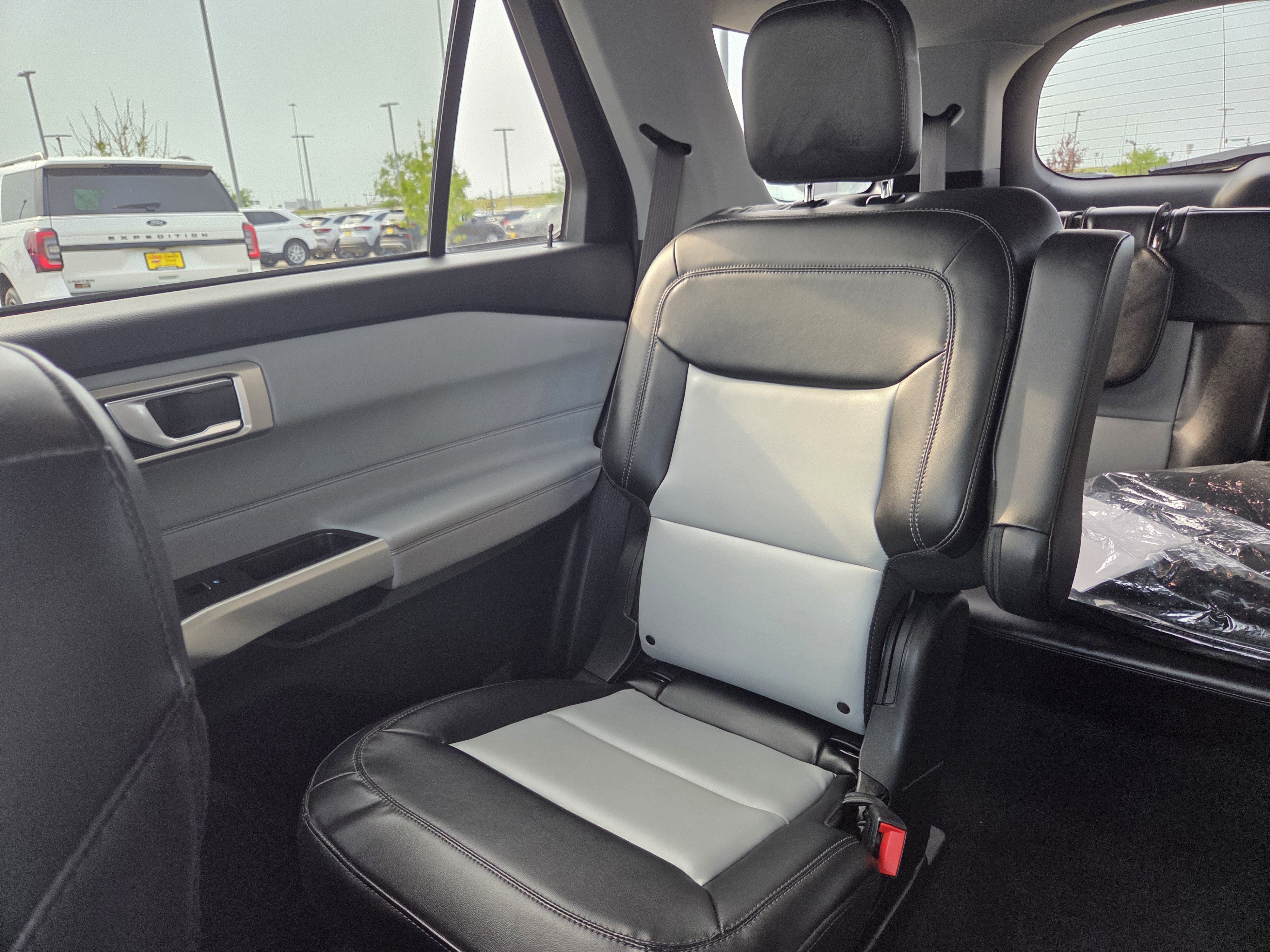 Certified 2023 Ford Explorer XLT w/ Equipment Group 202A AWD/4WD image 13
