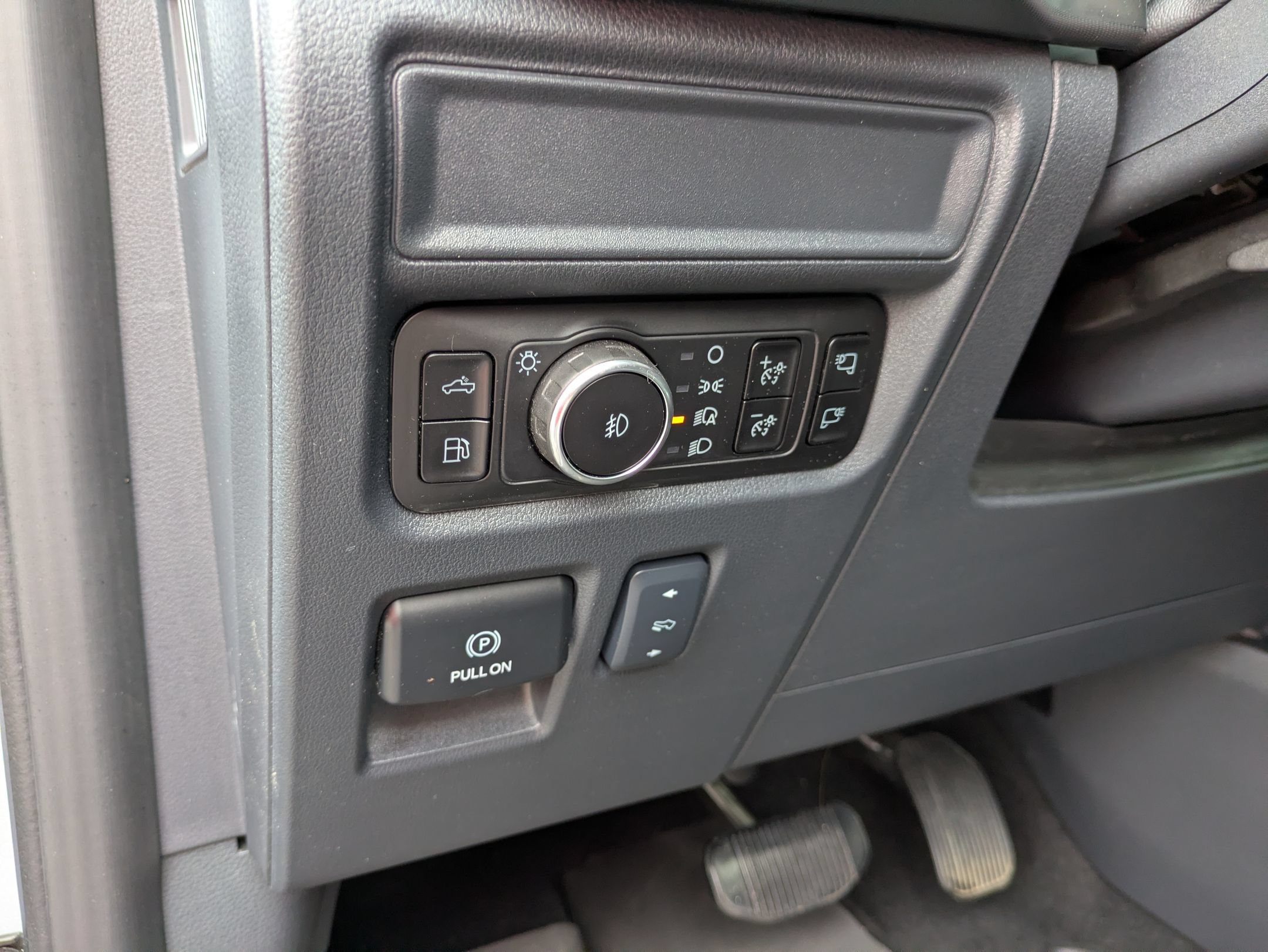 Certified 2025 Ford F150 Lariat w/ Equipment Group 502A High AWD/4WD image 18