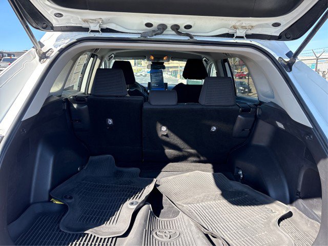 Used 2021 Toyota RAV4 LE AWD/4WD image 11