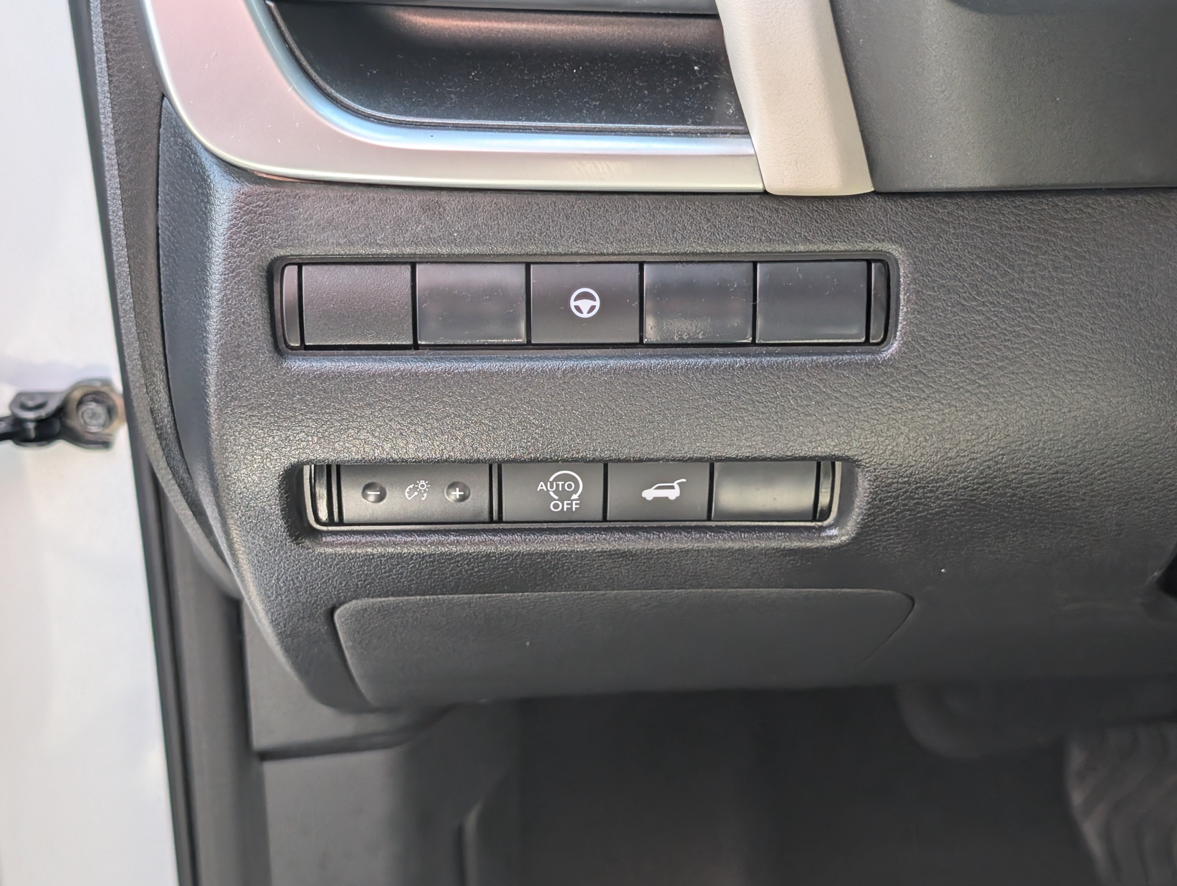 Used 2025 Nissan Rogue SV FWD image 20