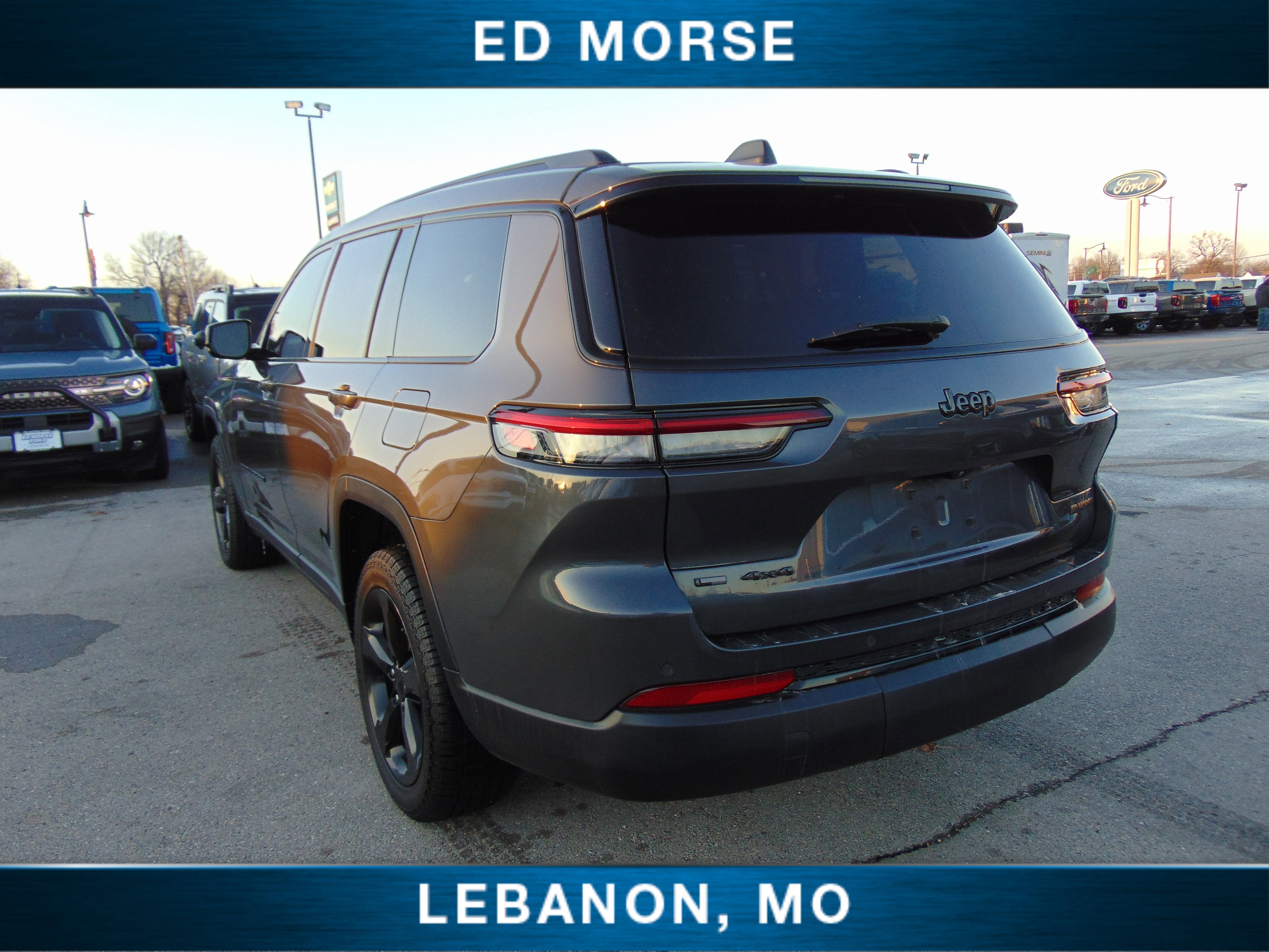 Used 2021 Jeep Grand Cherokee L Laredo image 3