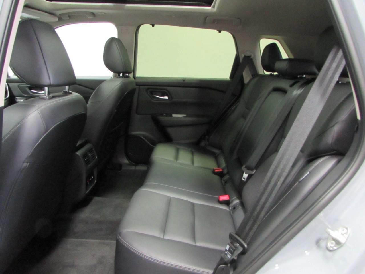 Used 2025 Nissan Rogue SL w/ Tech Package AWD/4WD image 15