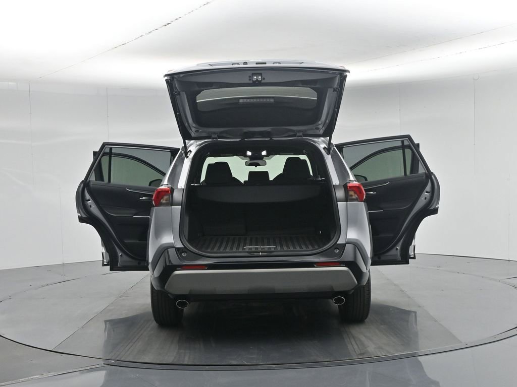 Used 2025 Toyota RAV4 SE image 36