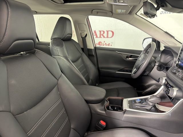Used 2022 Toyota RAV4 Limited image 16